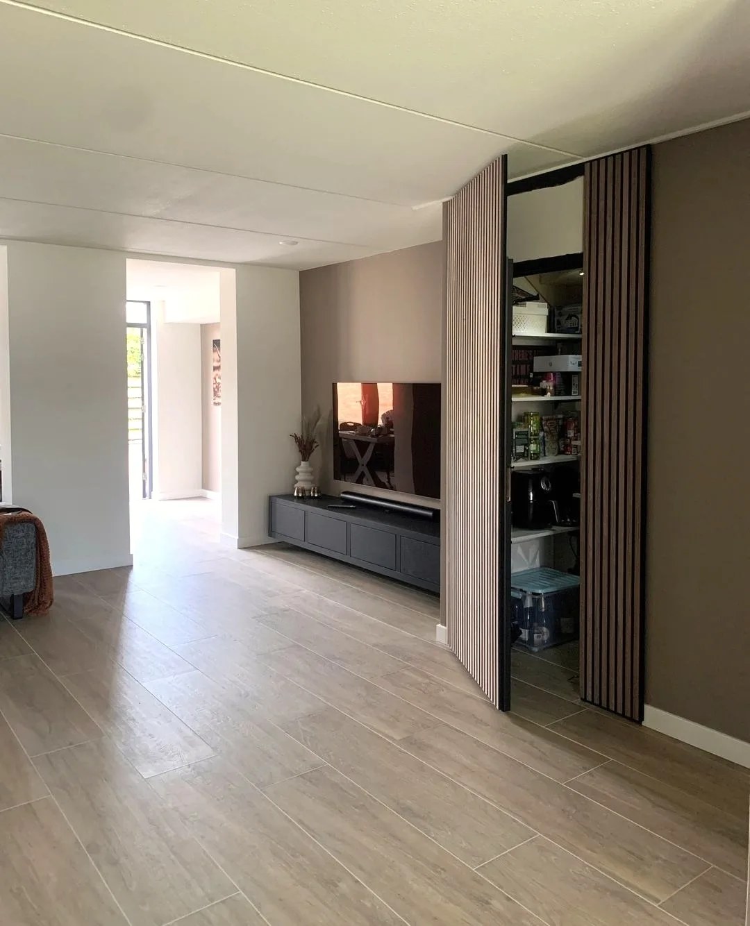 Porte a scomparsa rivestito con pannelli in doghe MOOVE — GBR Group Torino